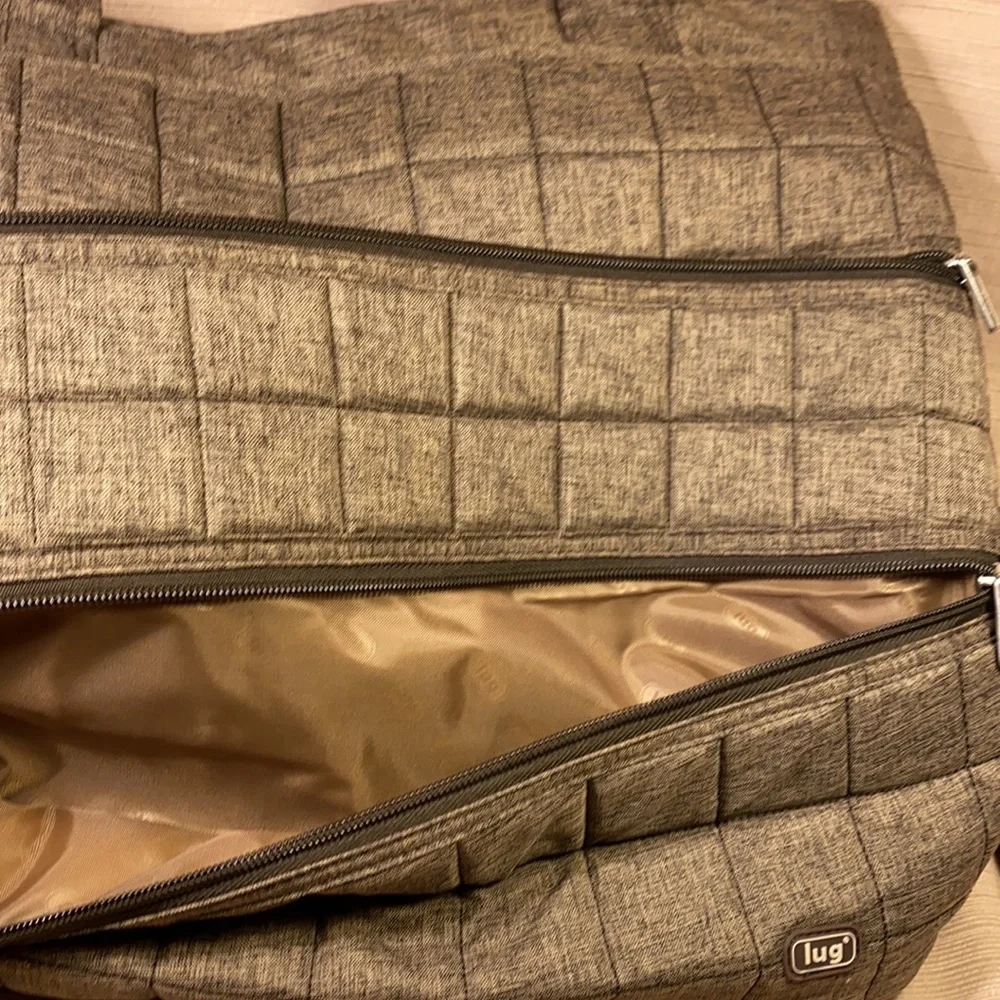 NWOT LUG best traveling taxicab full tote ever!